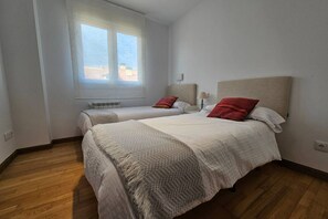 4 bedrooms, iron/ironing board, WiFi (free), bed sheets