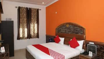 Deluxe Room | In-room safe, individually furnished, desk, laptop workspace