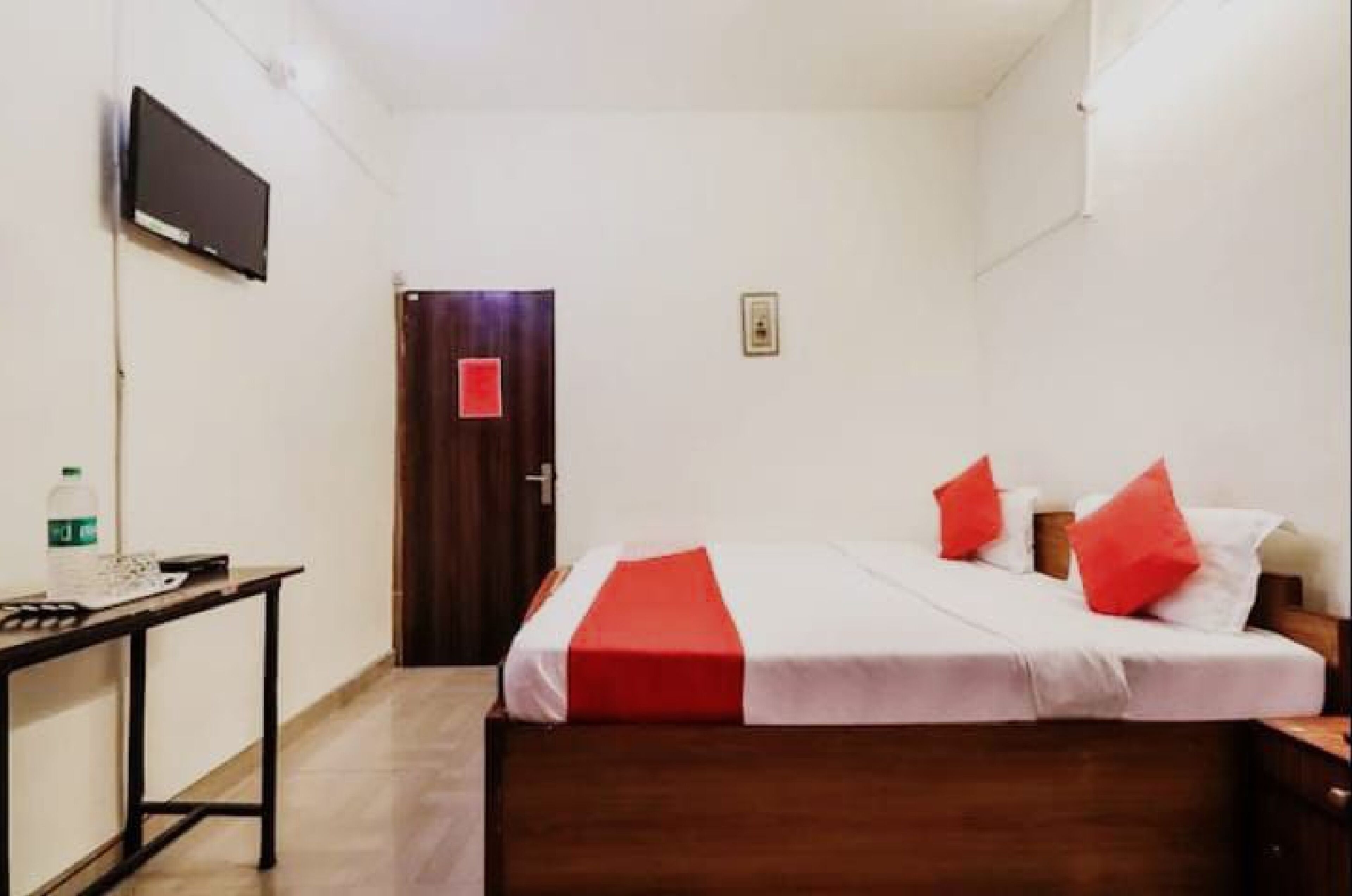 Deluxe Room | Bathroom | Towels, soap