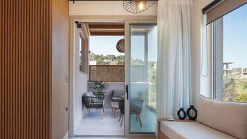 Departamento de diseñador, 2 habitaciones, vista al mar | Terraza o patio