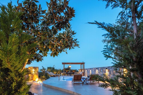 KaYa SeaView Residence