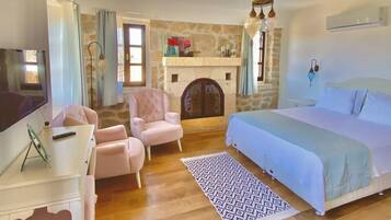 Deluxe Double Room, Garden View | Desk, laptop workspace, free WiFi, bed sheets