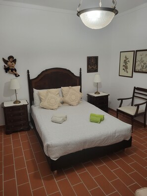 5 bedrooms, iron/ironing board, travel crib, WiFi