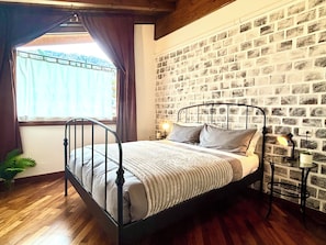 2 soverom, strykejern/-brett, reiseseng for barn og wi-fi (inkludert)