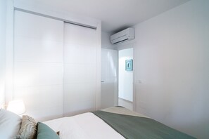1 chambre, fer et planche à repasser, accès au Wi-Fi (inclus)