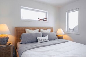 3 bedrooms, desk, WiFi, bed sheets