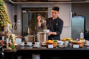 Päivittäinen buffetaamiainen maksusta