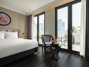 Camera Signature | Minibar, una cassaforte in camera, una scrivania, tende oscuranti