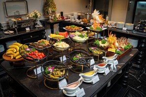 Petit déjeuner buffet (200000 VND par personne)