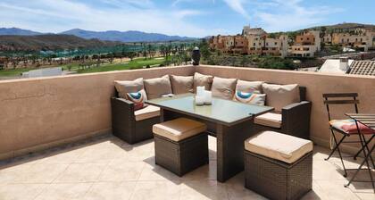 Ático Esquinero con Vistas al Valle del Este y a al mar con Piscina Comunitaria