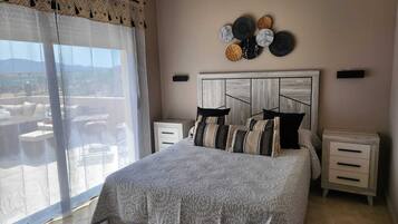 3 bedrooms, iron/ironing board, travel crib, WiFi (free)