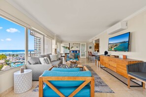TV, books, offices - @ Marbella Lane - Cozy 2BR w/ Amazing Ocean Views (Honolulu)