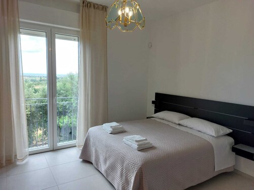 Wide apartment on the hills 5 minutes far from the sea the city and the old town