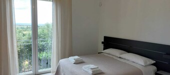 Wide apartment on the hills 5 minutes far from the sea the city and the old town