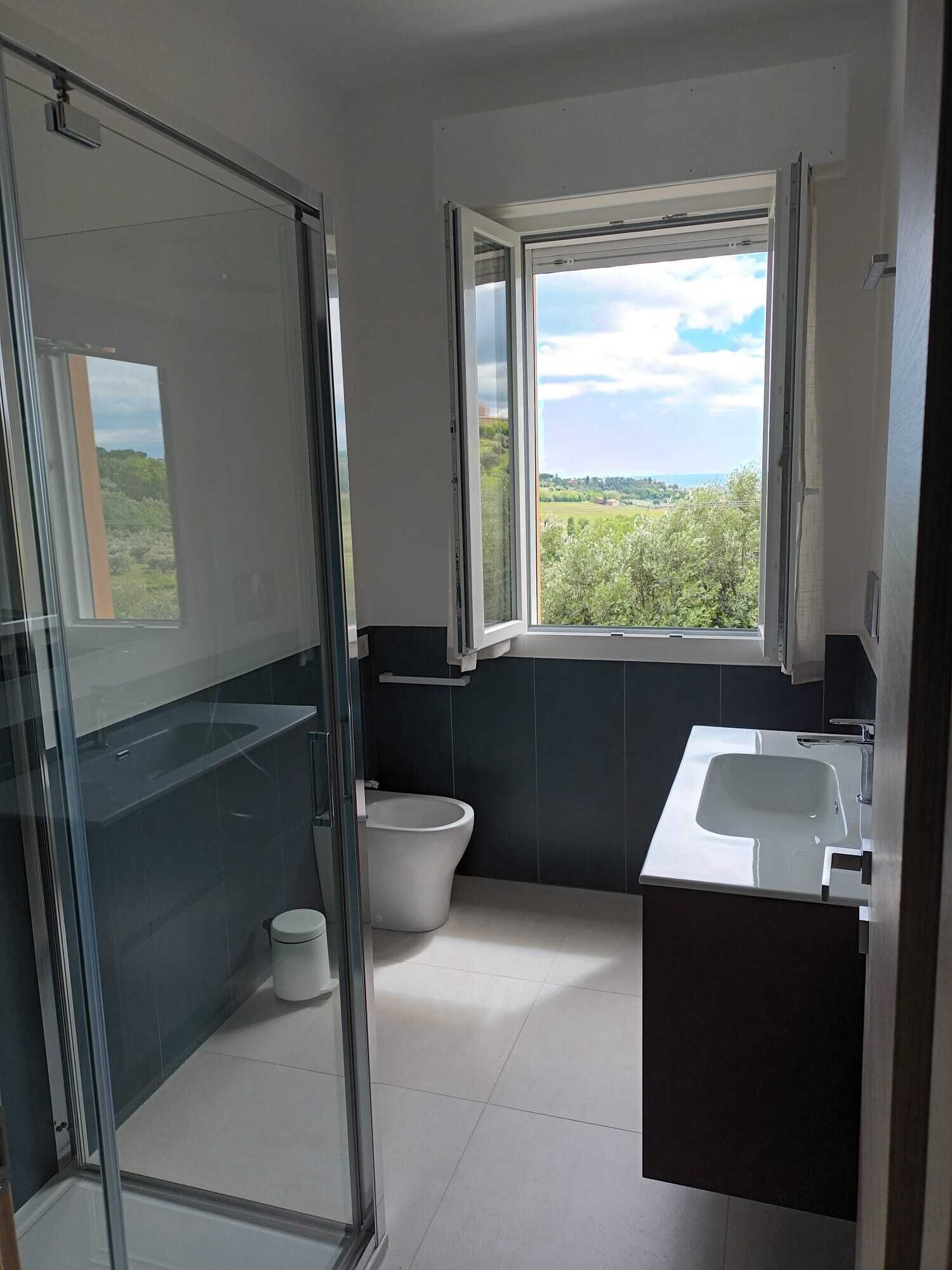 Dusche, Haartrockner, Bidet, Handtücher