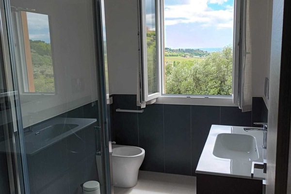 Dusche, Haartrockner, Bidet, Handtücher