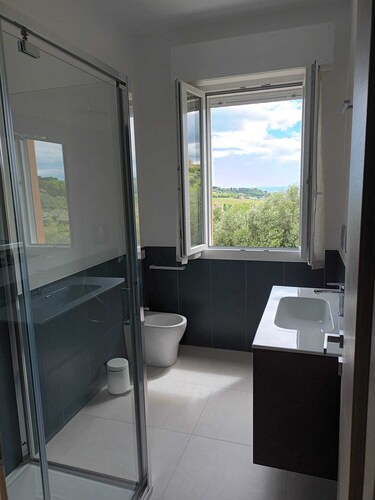 Wide apartment on the hills 5 minutes far from the sea the city and the old town