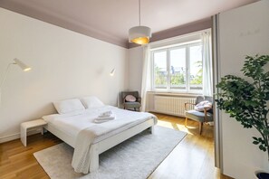 1 bedroom, iron/ironing board, WiFi, bed sheets - Elegant 1BR Retreat with Patio Near Kirchberg (Luxembourg)