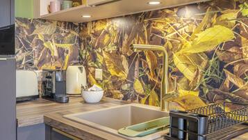 Refrigerador, microondas, horno, placa de cocina