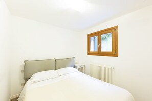 1 chambre, fer et planche à repasser, Wi-Fi, literie fournie