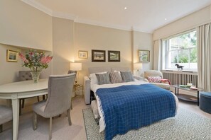 2 dormitorios, tabla de planchar con plancha, wifi y ropa de cama