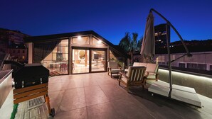 A rooftop terrace with a glass-enclosed dining area, outdoor seating, and a barbecue setup. - Tare Houses Hotel (Istanbul)