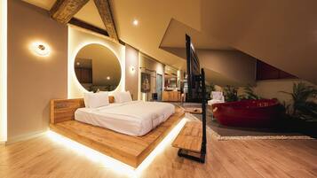 1 habitación, escritorio y espacio para trabajar con laptop