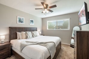 4 bedrooms, iron/ironing board, travel cot, free WiFi - Luxe Getaway Home w/ Heated Pool & Firepit (Scottsdale)
