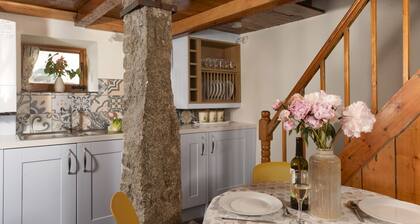 Cosy Cottage in St Ives, Wi-Fi, Pets Accepted