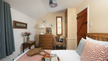 1 bedroom, iron/ironing board, Internet, bed sheets