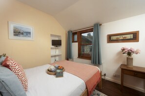 1 bedroom, iron/ironing board, Internet, bed sheets