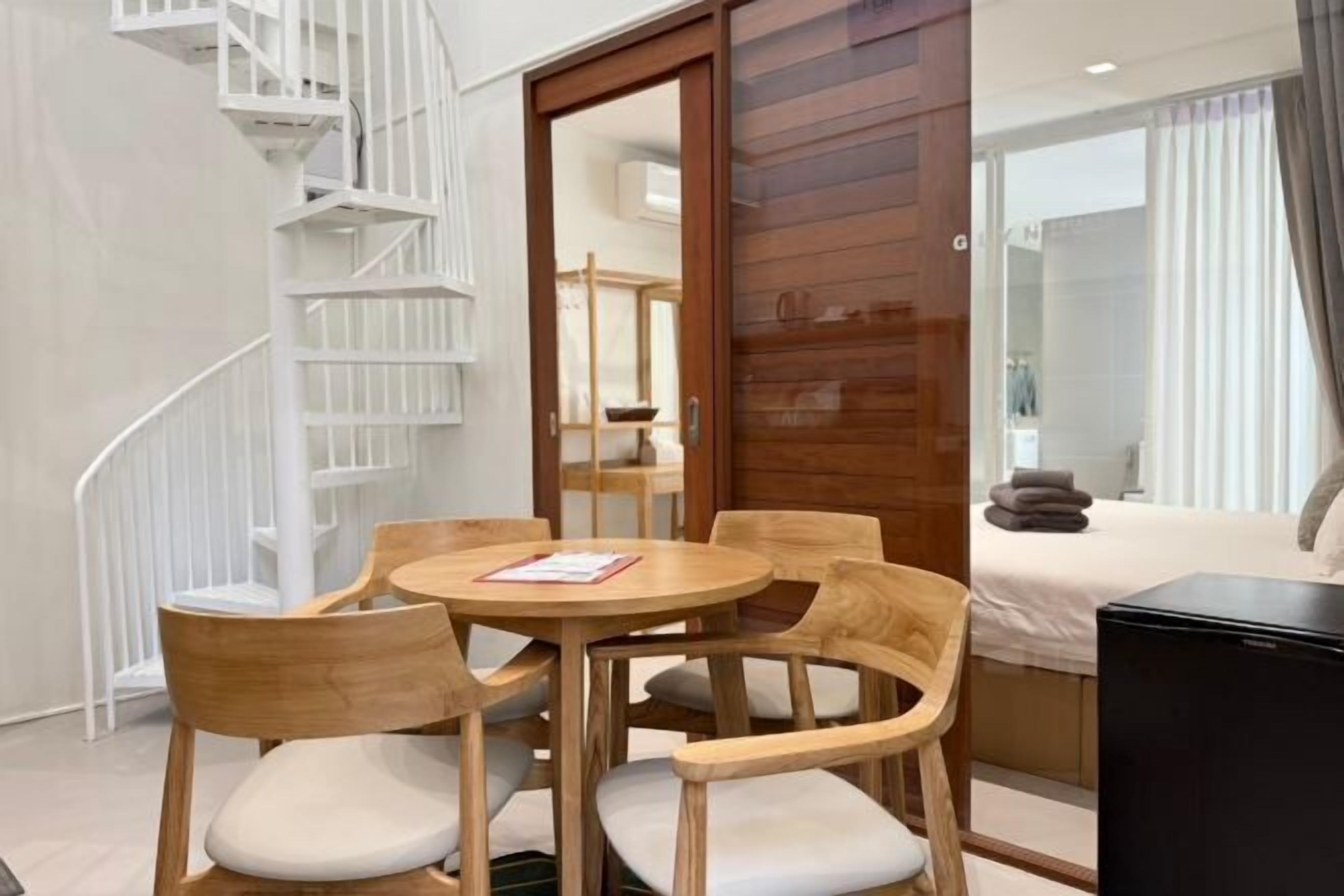 2 bedrooms, Select Comfort beds, free minibar, individually decorated