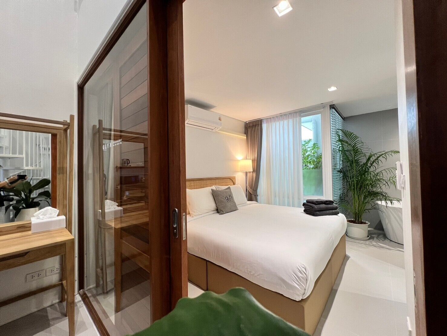 Perusullakkohuoneisto | 2 makuuhuonetta, Select Comfort -patjalliset sängyt