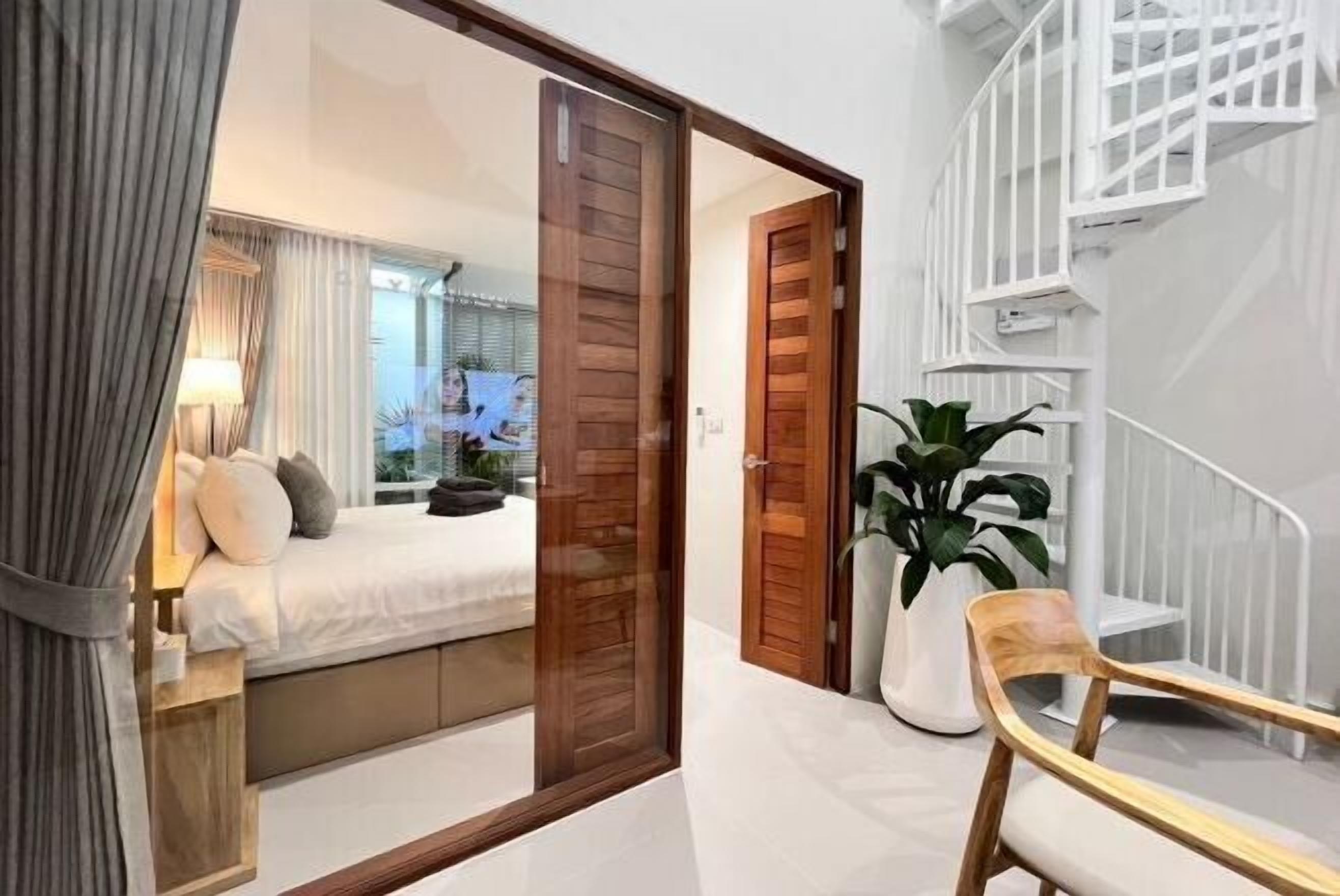 2 bedrooms, Select Comfort beds, free minibar, individually decorated