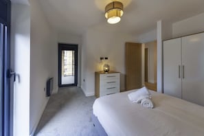2 bedrooms, desk, iron/ironing board, WiFi - Large Balcony | 2BR, 3 Storey near Central Ashford (Ashford)