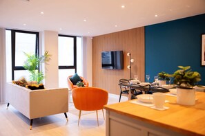 Interior - Stunning 3 Bedroom Manchester Apartment (Salford)