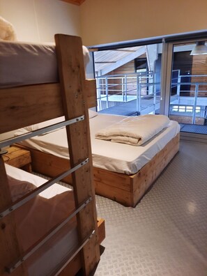 6 bedrooms, WiFi, bed sheets - Vakantiewoning tot 20 p. Gelegen in het rustige Heuvelland, West-Vlaanderen. (Heuvelland)