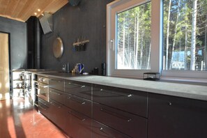 Microwave, stovetop, dishwasher, coffee/tea maker