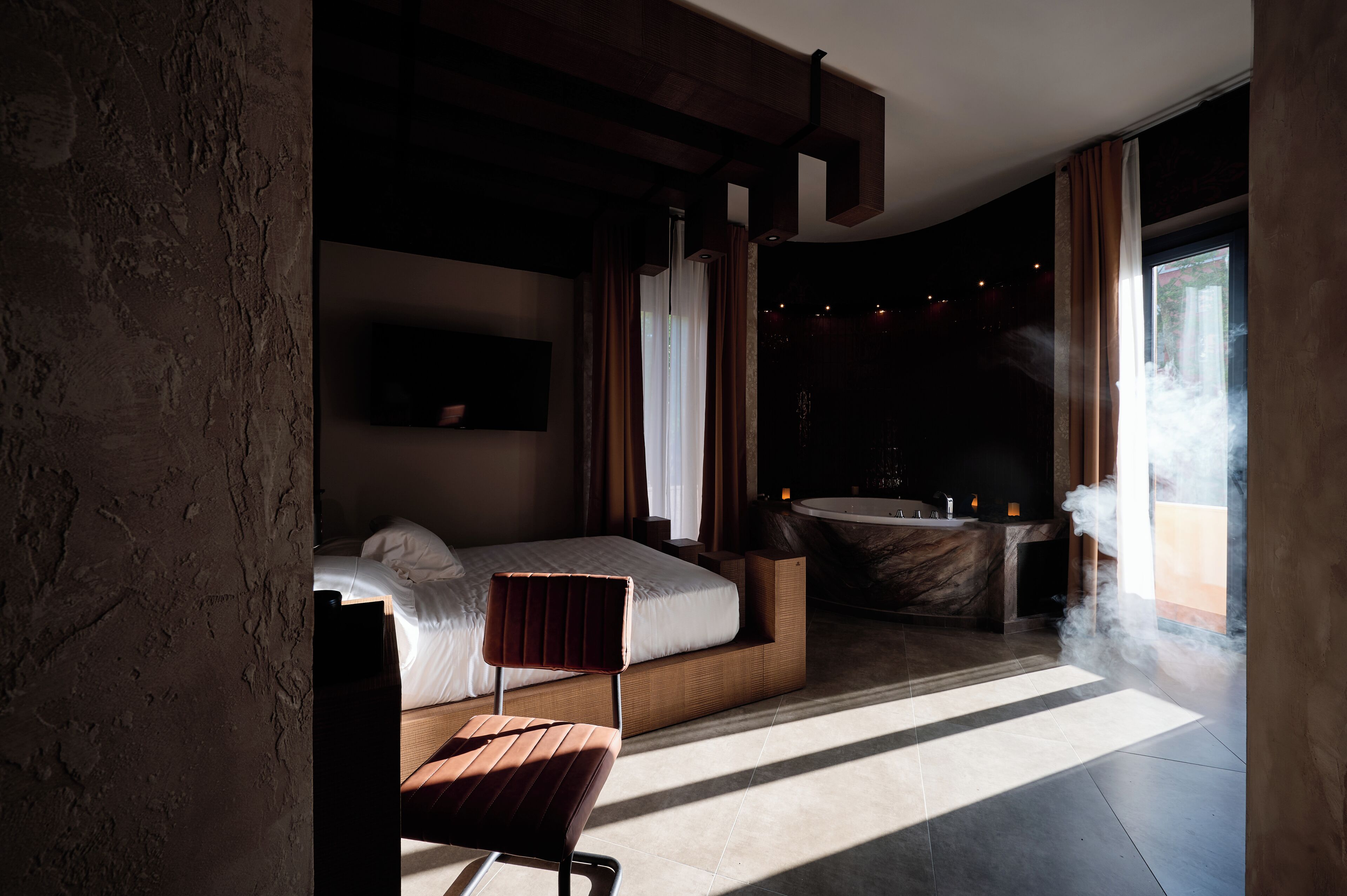 Camera Deluxe, 1 letto queen, idromassaggio | Minibar, una cassaforte in camera, con stile personalizzato