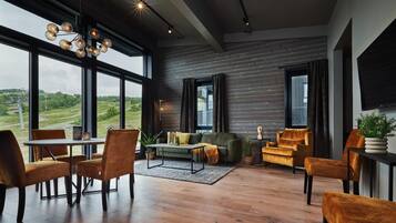 Suite | Free WiFi, bed sheets