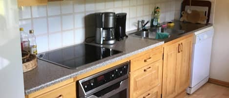 Stovetop, dishwasher, coffee/tea maker, electric kettle