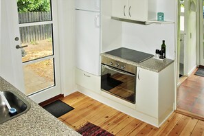 Placa de cocina, lavavajillas, cafetera/tetera, tetera/pava eléctrica