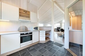Dishwasher, coffee/tea maker, electric kettle, highchair