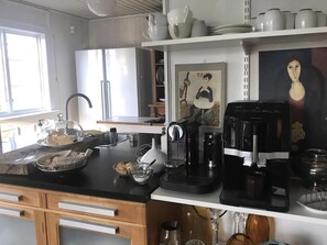 Microwave, stovetop, dishwasher, coffee/tea maker