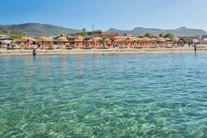 Private beach, sun-loungers, beach umbrellas - Residence with private beach in Bosa Marina (Bosa)