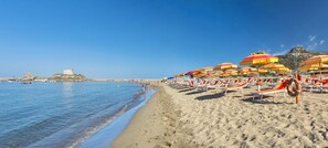 Private beach, sun-loungers, beach umbrellas - Residence with private beach in Bosa Marina (Bosa)