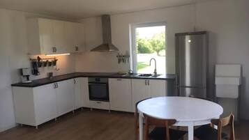 Dishwasher, coffee/tea maker, electric kettle, high chair