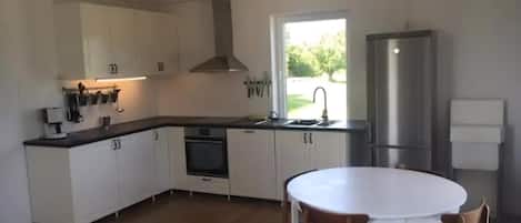 Dishwasher, coffee/tea maker, electric kettle, high chair