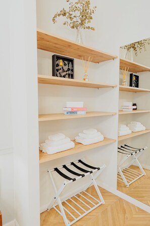 尊爵客房 | 義大利 Frette 床單、高級寢具、記憶床墊、迷你吧