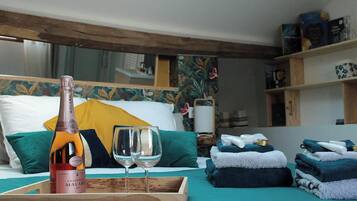 1 slaapkamer, een strijkplank/strijkijzer, reisbedje, gratis wifi